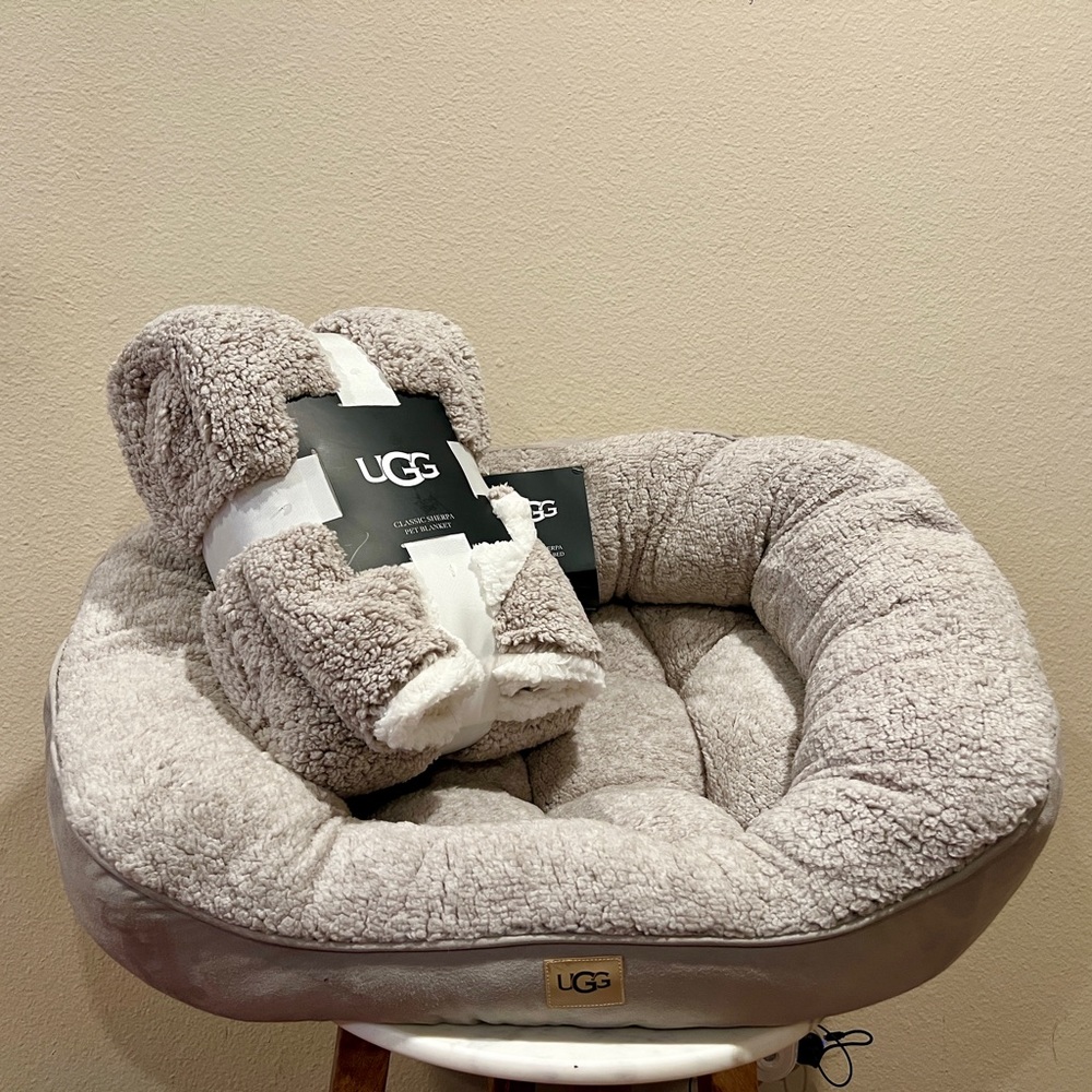 UGG Sherpa Dog Bed & Sherpa Throw Set NEW!